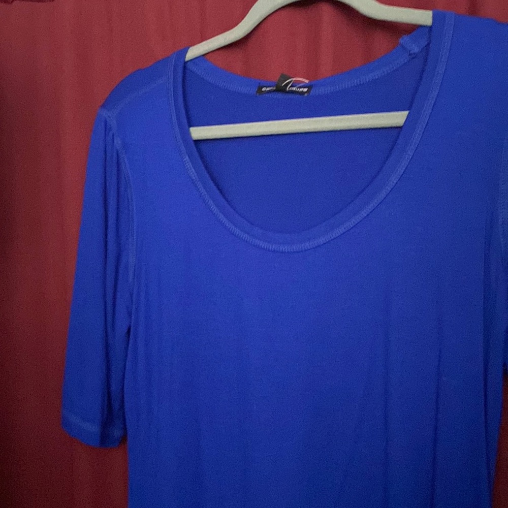 New Cable & Gauge royal blue top in size Large